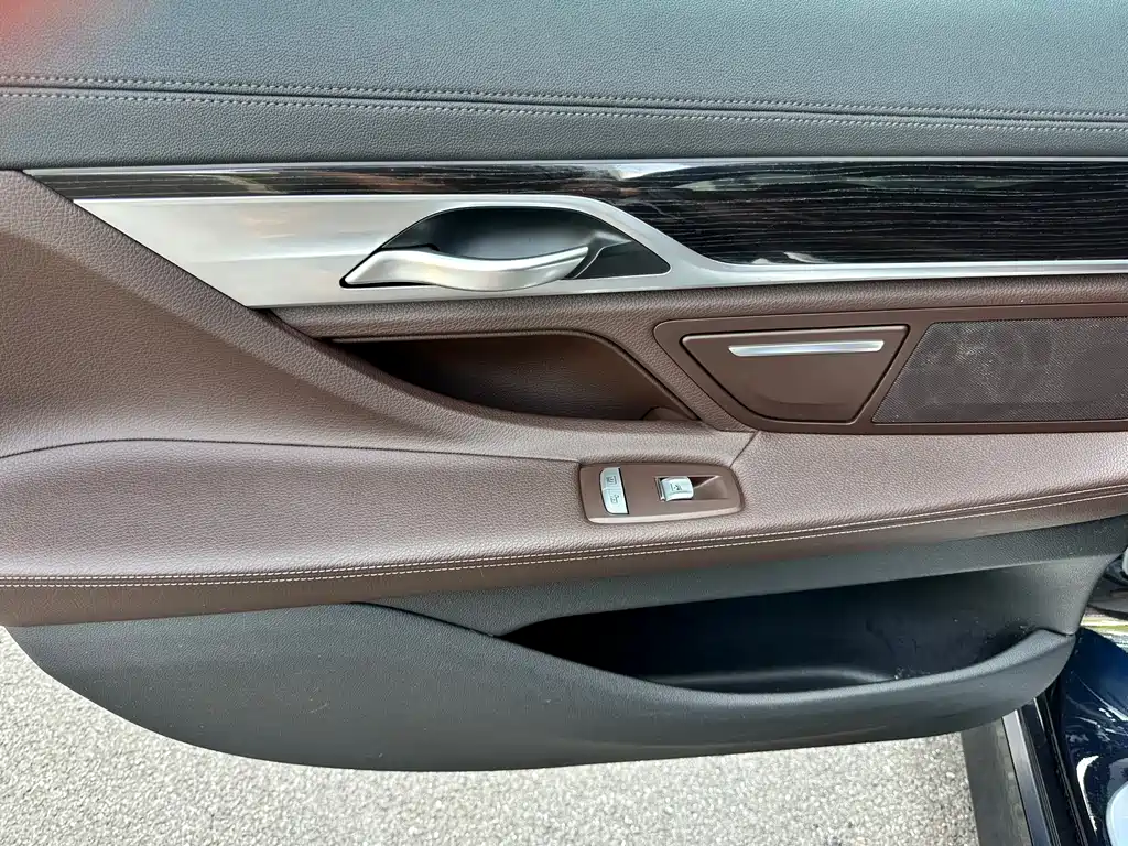 BMW 7 Series 2017 — фото 12