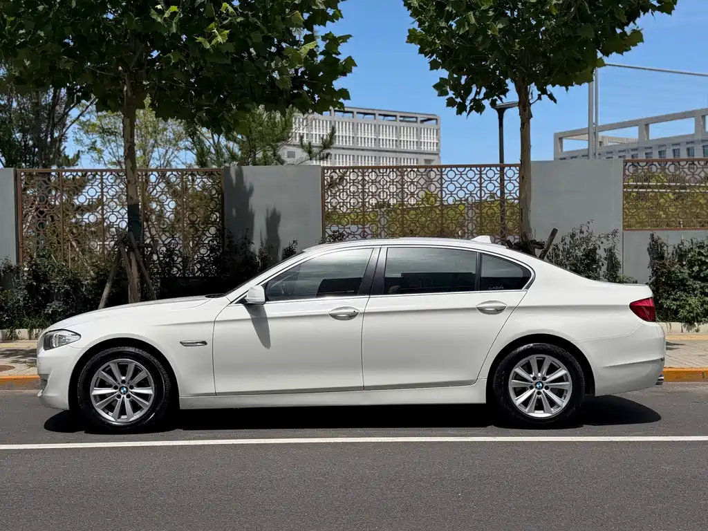 BMW 5 Series 2013 — фото 20
