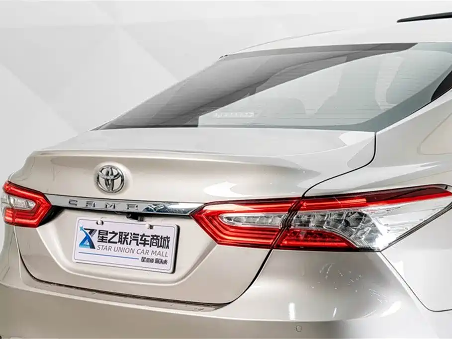Toyota Camry 2018 — фото 8