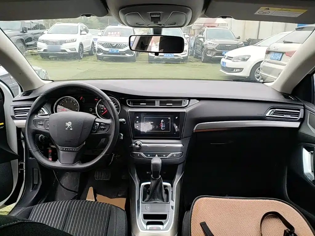 Peugeot 408 2015 — фото 10