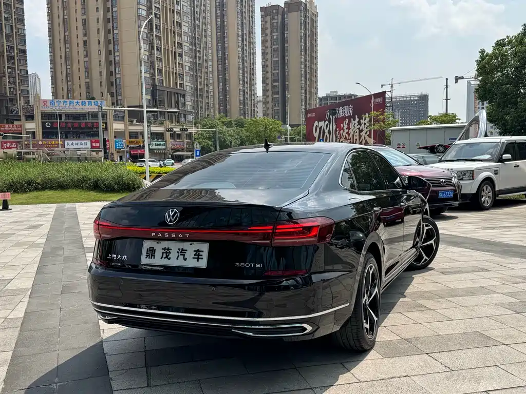 Volkswagen Passat 2024