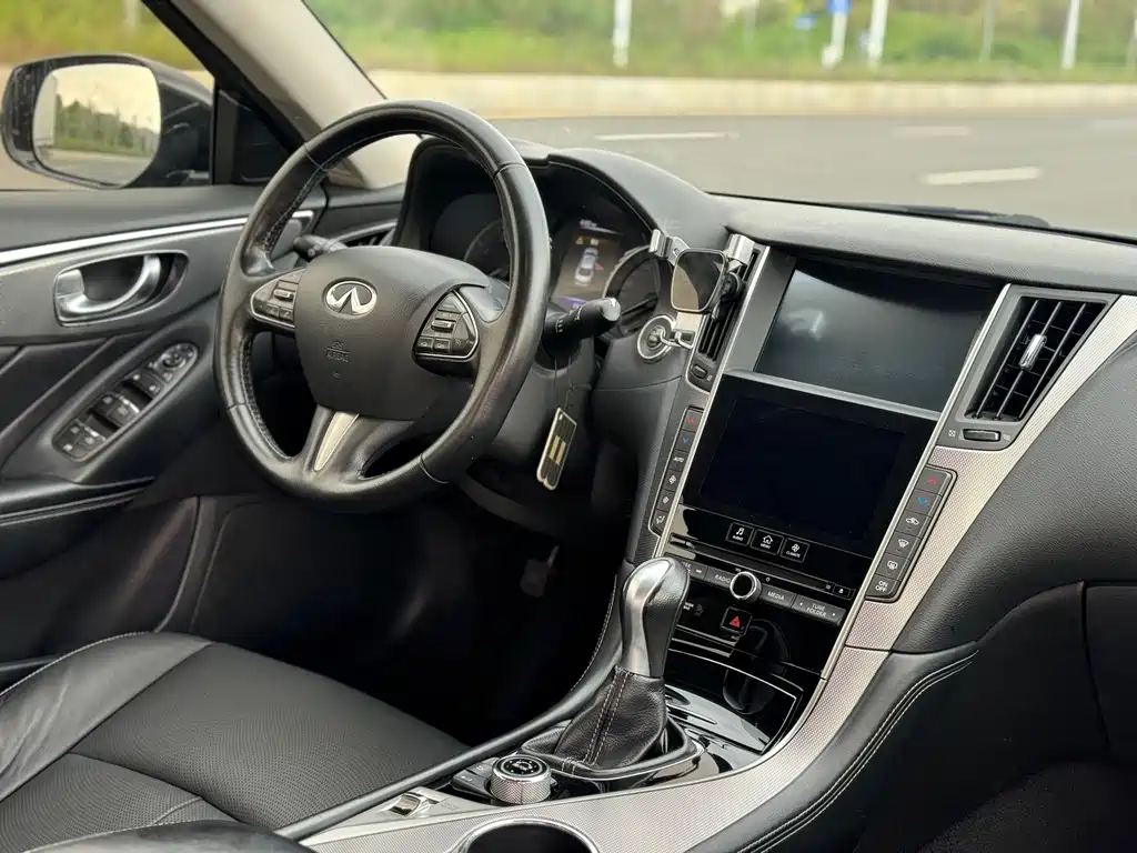 Infiniti Q50L 2014 — фото 17