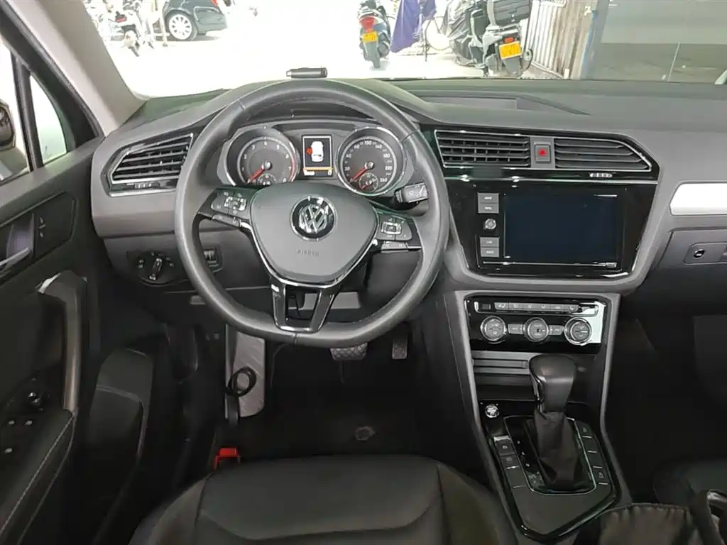 Volkswagen Tiguan L 2019 — фото 11
