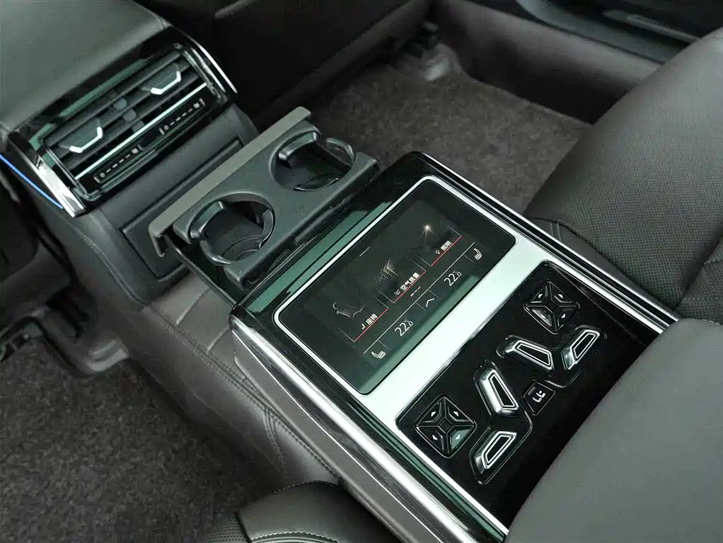 Audi A8 2024 — фото 17