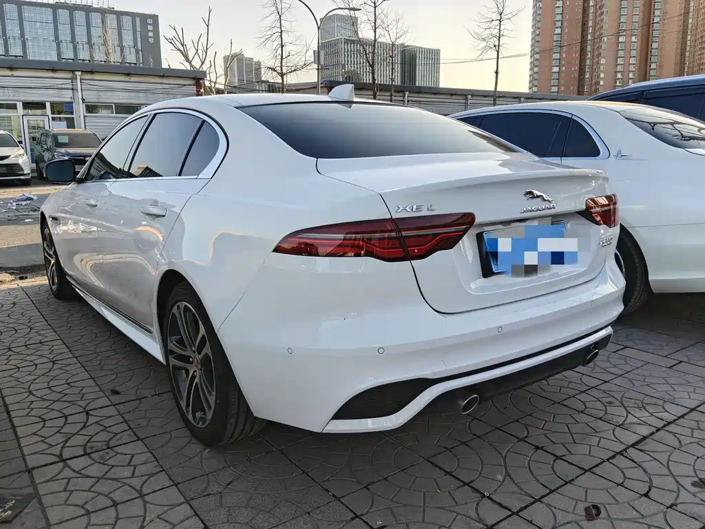 Jaguar XEL 2021 — фото 15