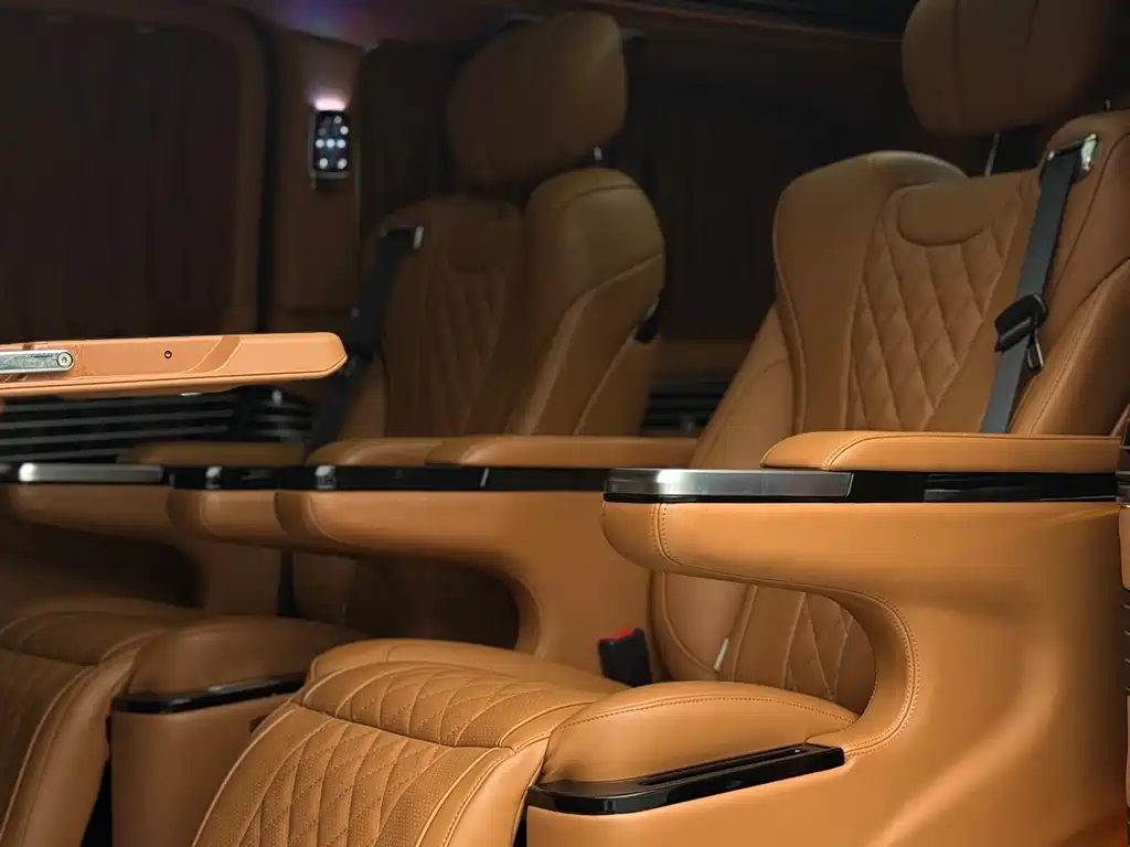 Mercedes-Benz V-Class 2023 — фото 12