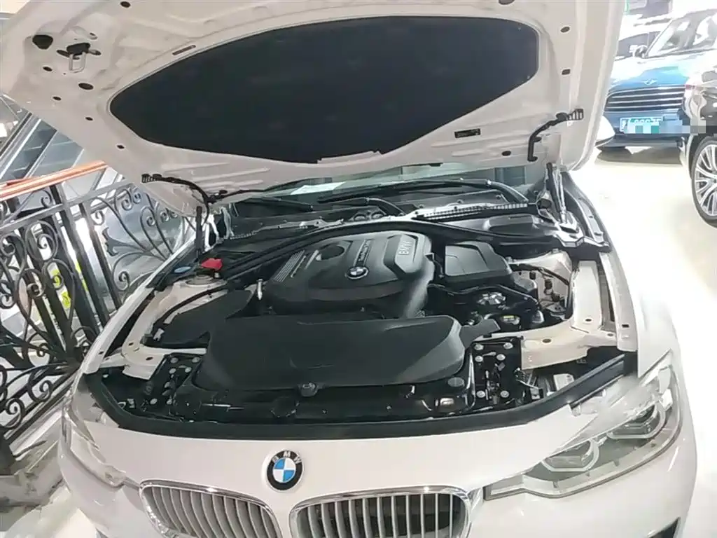 BMW 3 Series 2019 — фото 16