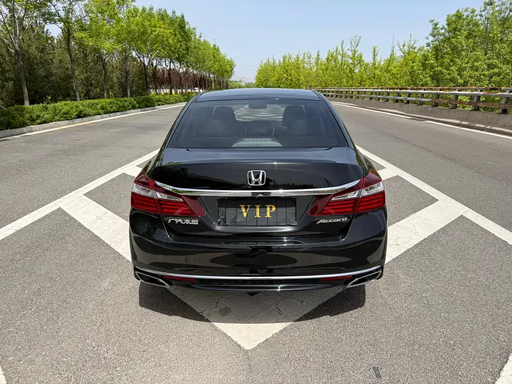 Honda Accord 2017 — фото 8