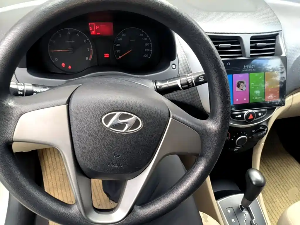 Hyundai Verna 2015 — фото 10