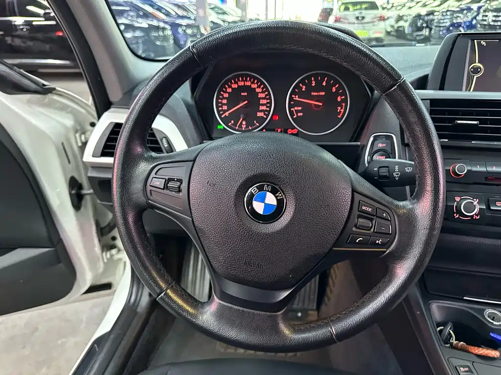 BMW 1 Series 2014 — фото 13