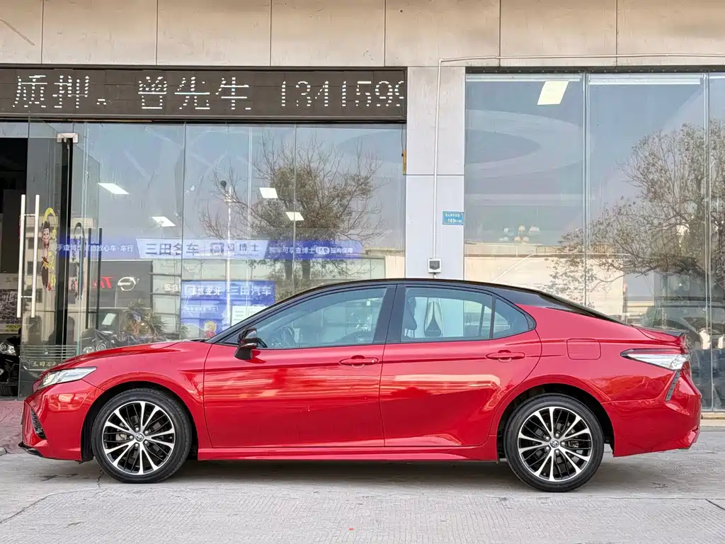 Toyota Camry 2019 — фото 11