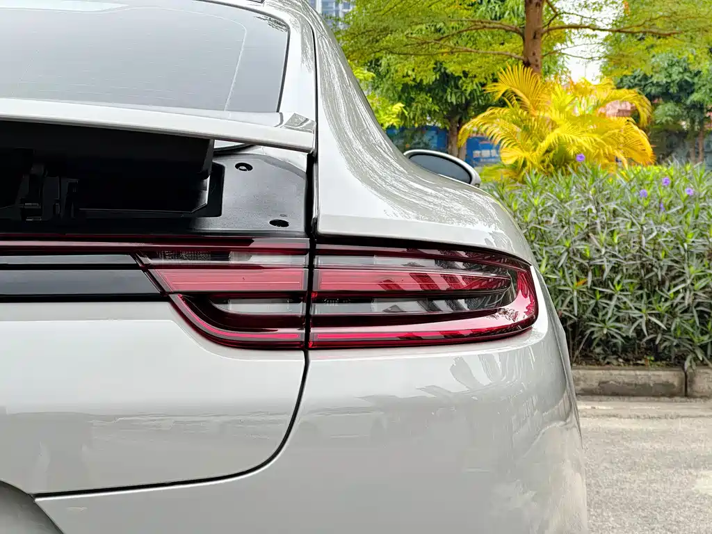 Porsche Panamera 2020 — фото 31