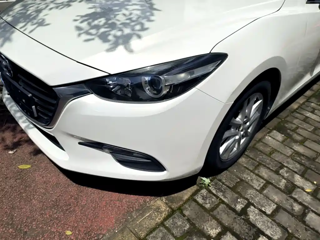 Mazda 3 Axela 2018 — фото 24