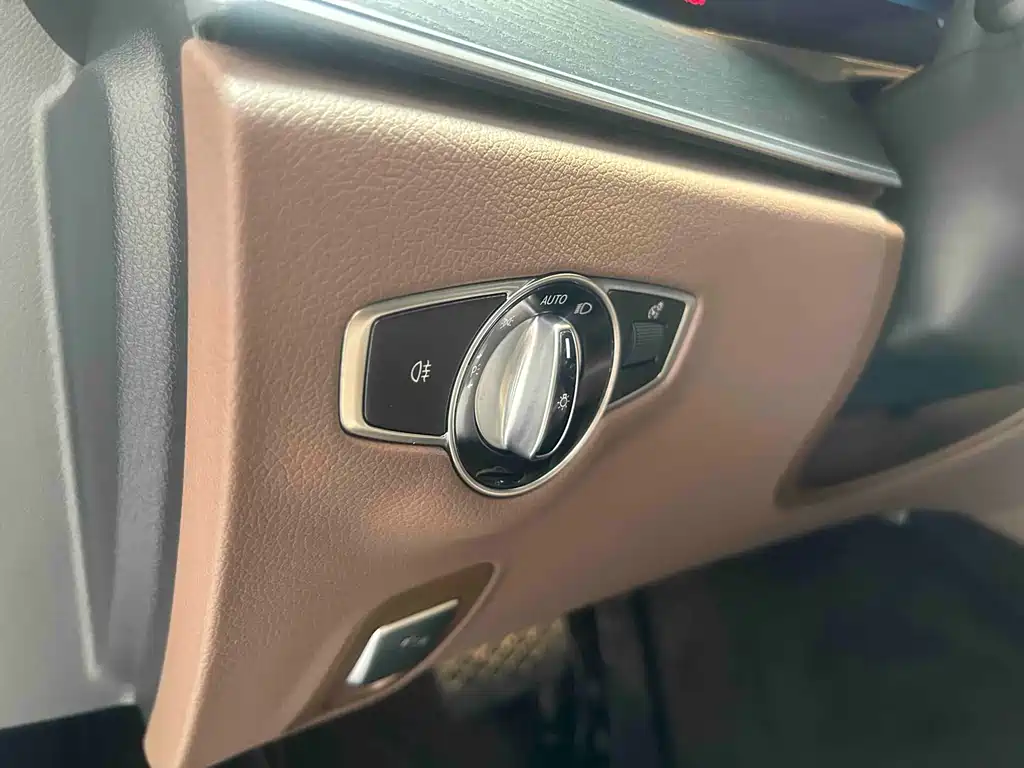 Mercedes-Benz E-Class 2022 — фото 12