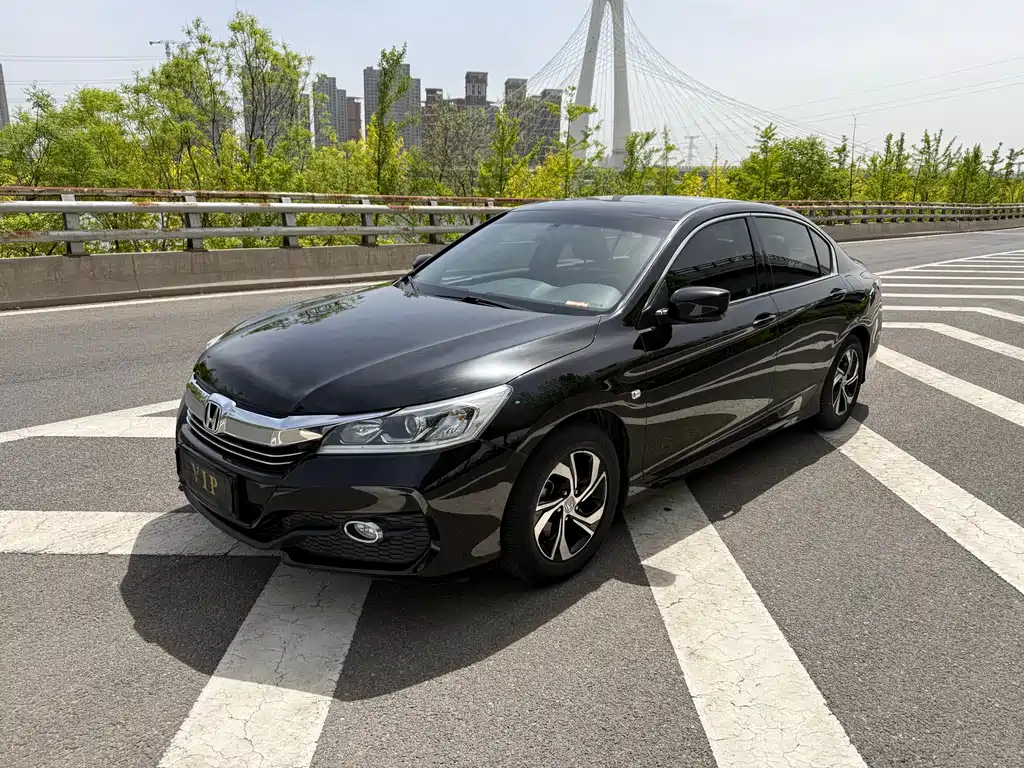 Honda Accord 2017 — фото 1
