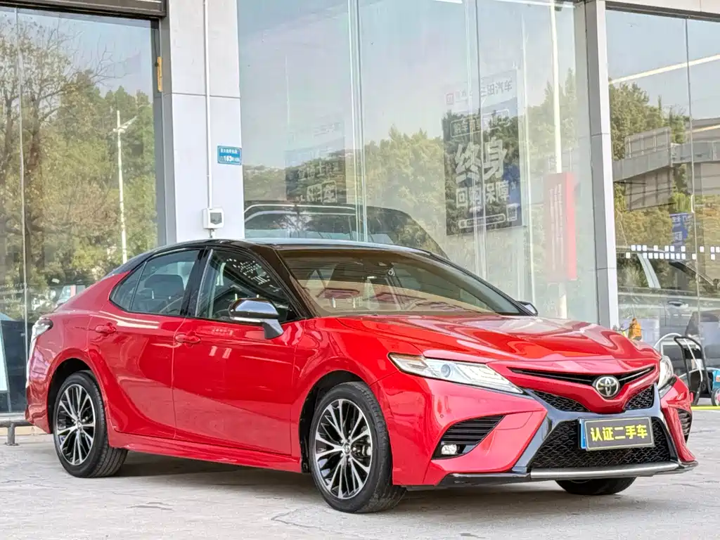Toyota Camry 2019 — фото 3
