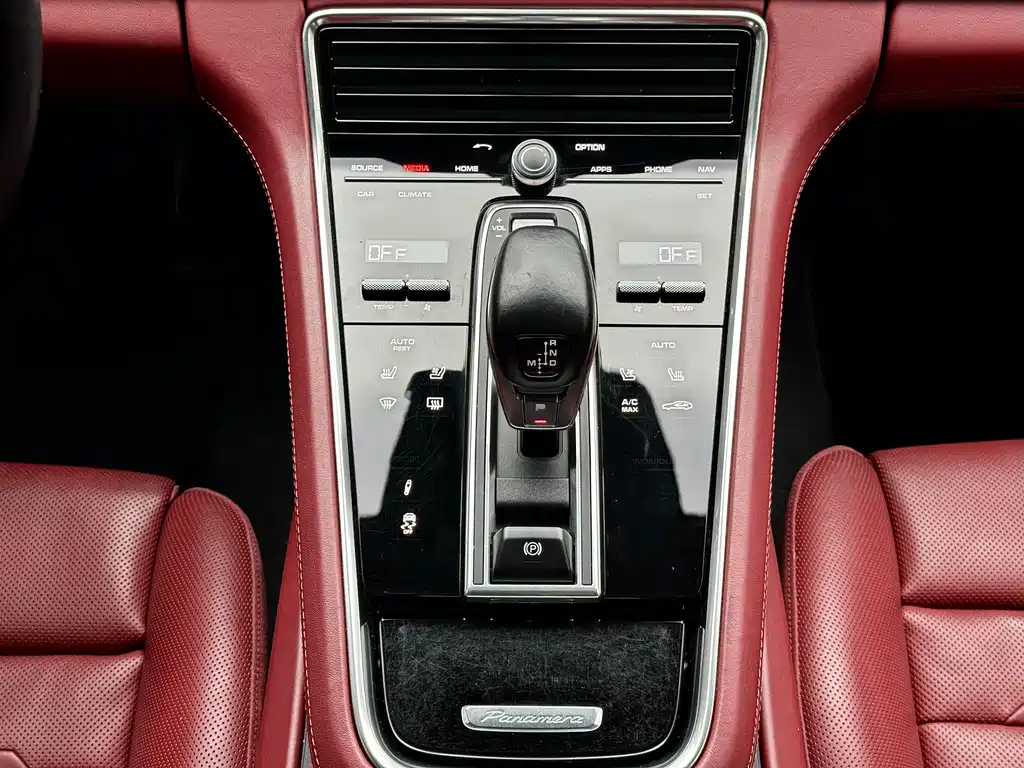 Porsche Panamera 2020 — фото 24