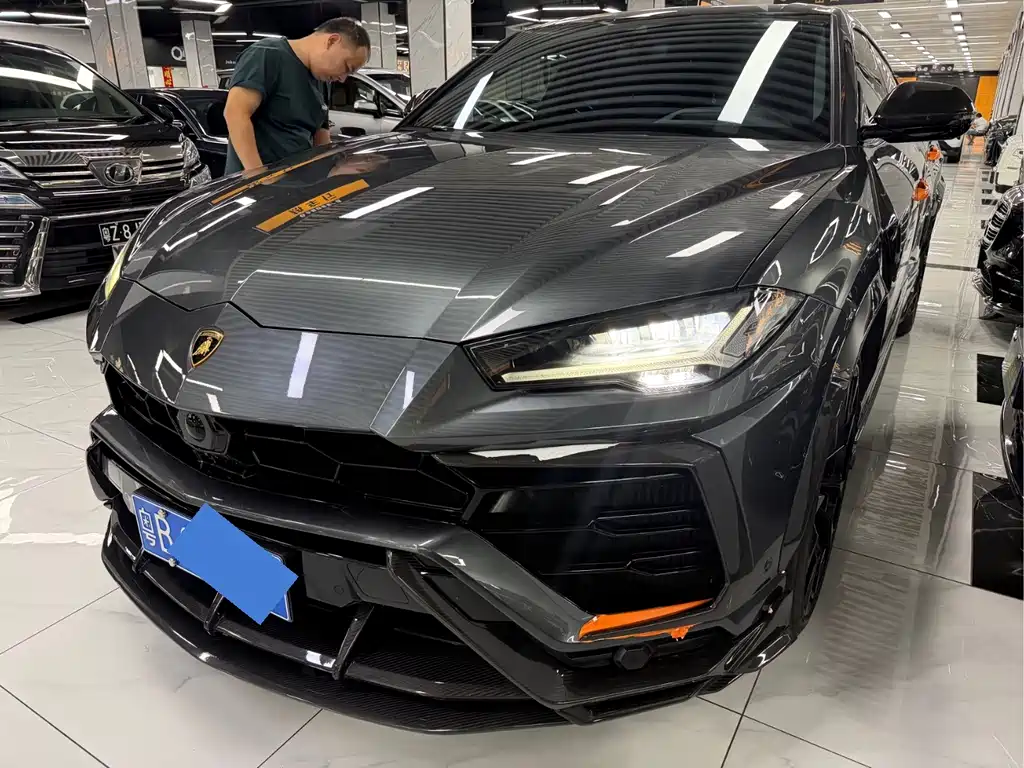 Lamborghini Urus 2020 — фото 1