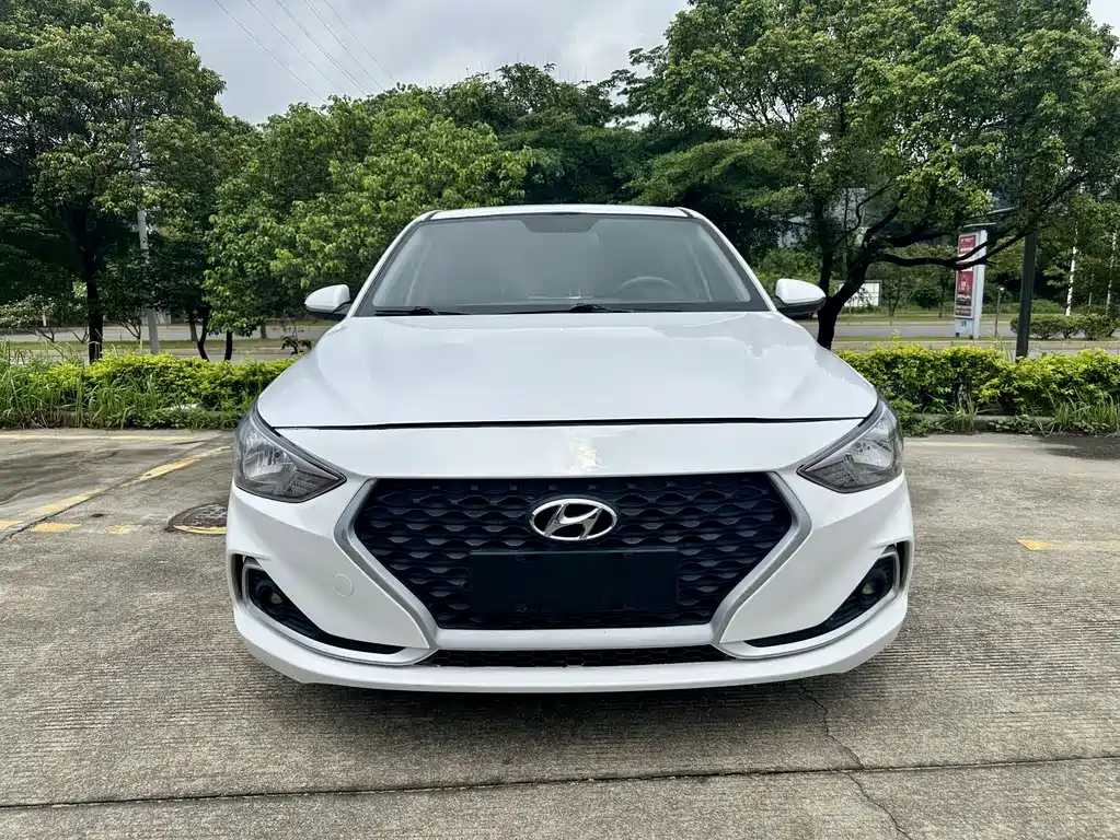 Hyundai Elantra 2019 — фото 2