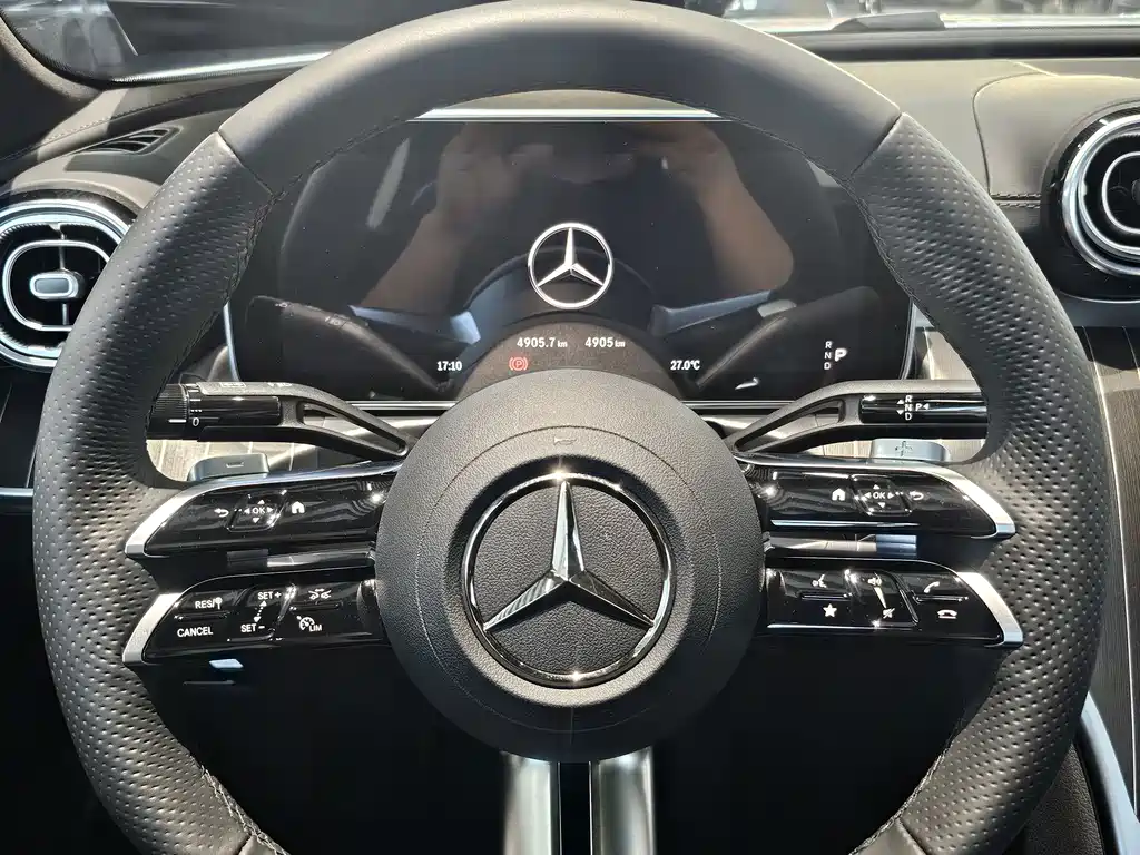 Mercedes-Benz C-Class 2025 — фото 10