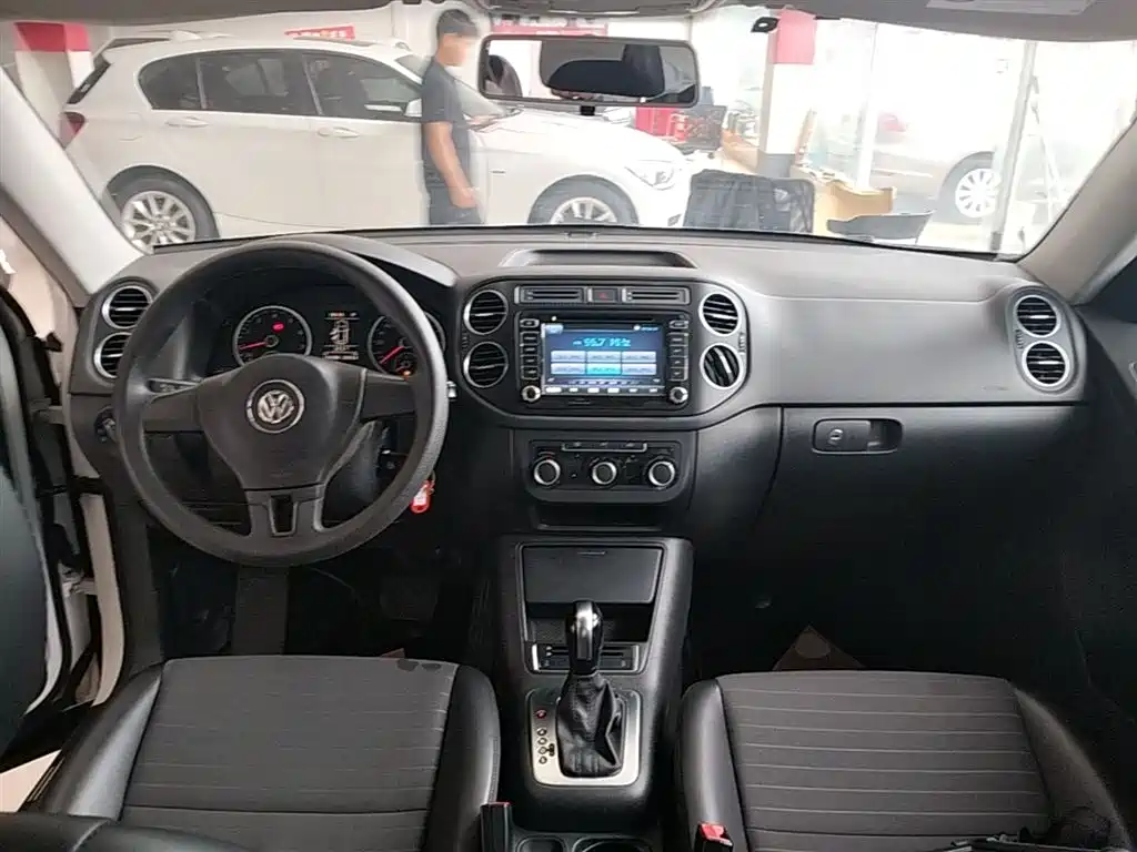 Volkswagen Tiguan 2015 — фото 10