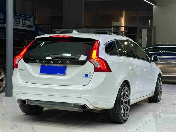 Volvo V60 2015