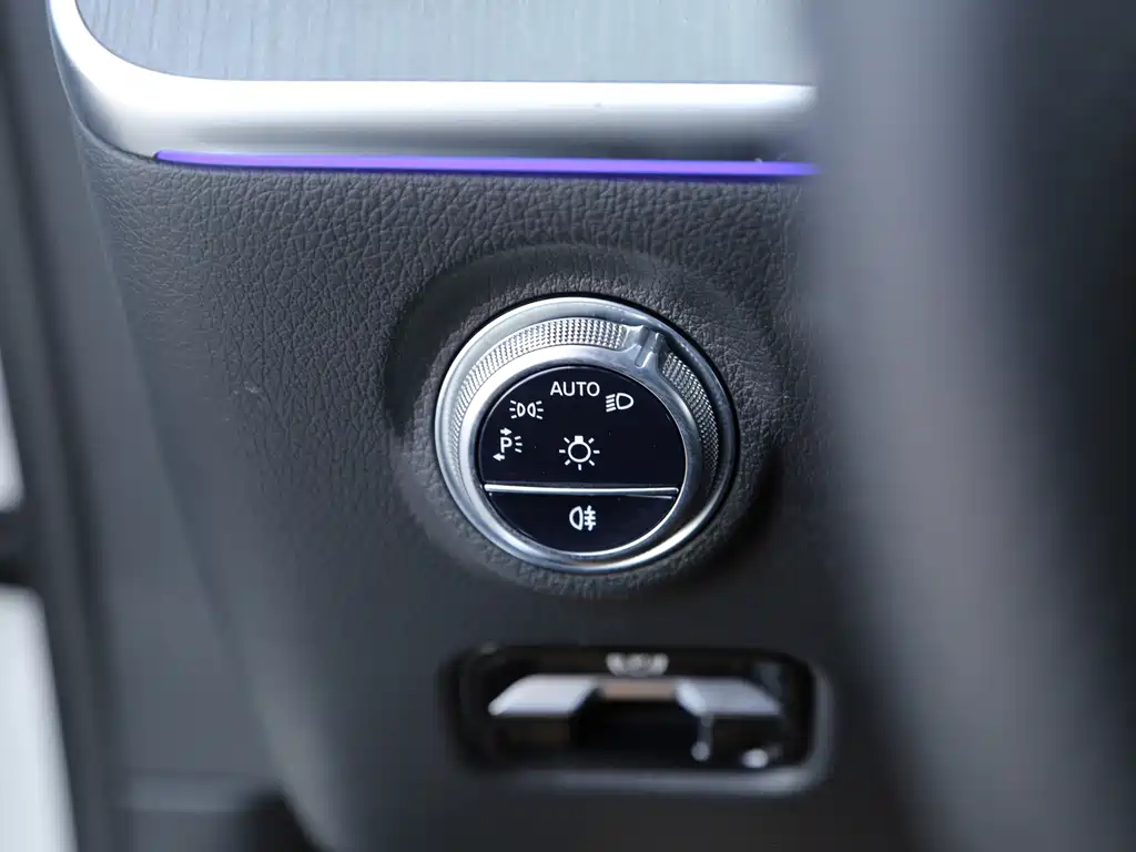 Mercedes-Benz C-Class 2023 — фото 13