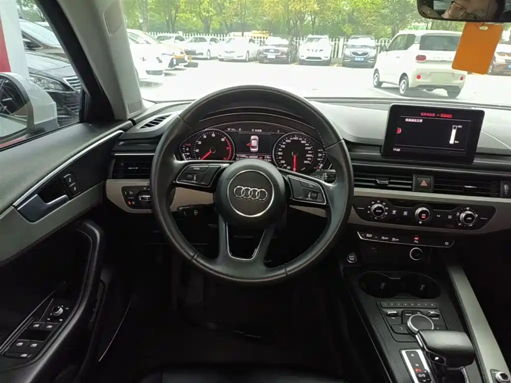 Audi A4L 2018 — фото 11