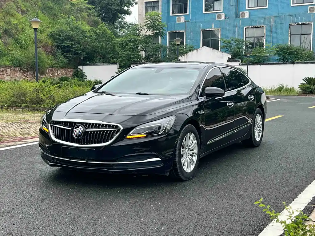 Buick LaCrosse 2018 — фото 1