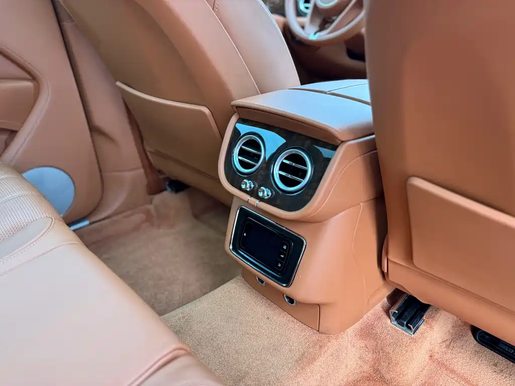 Bentley Bentayga 2016 — фото 22