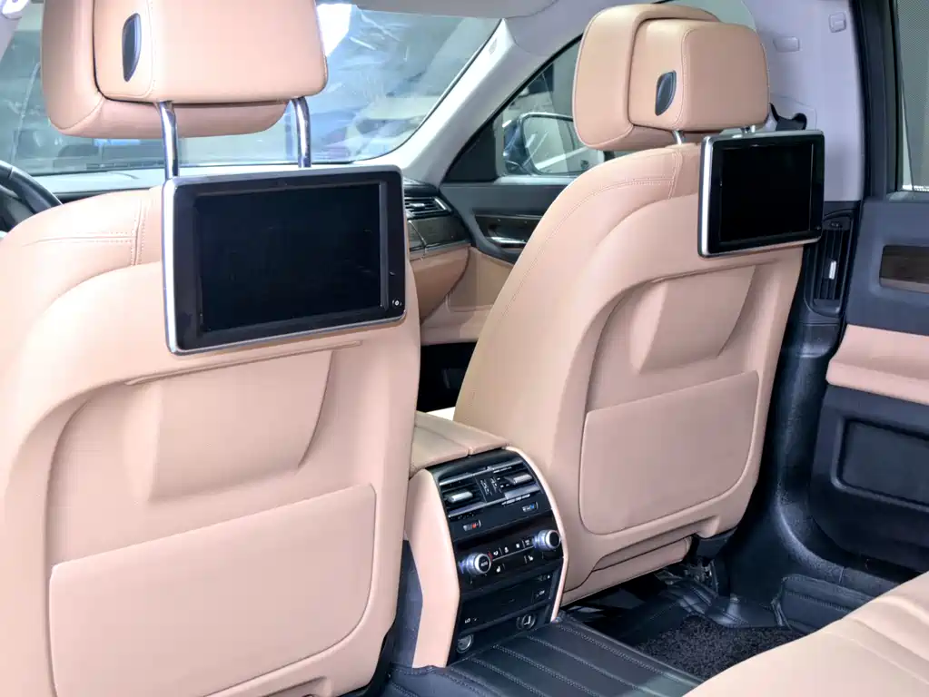 BMW 7 Series 2014 — фото 18