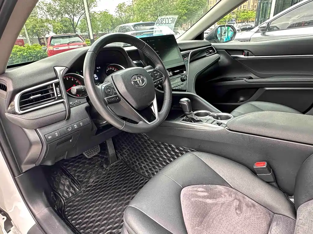Toyota Camry 2021 — фото 11