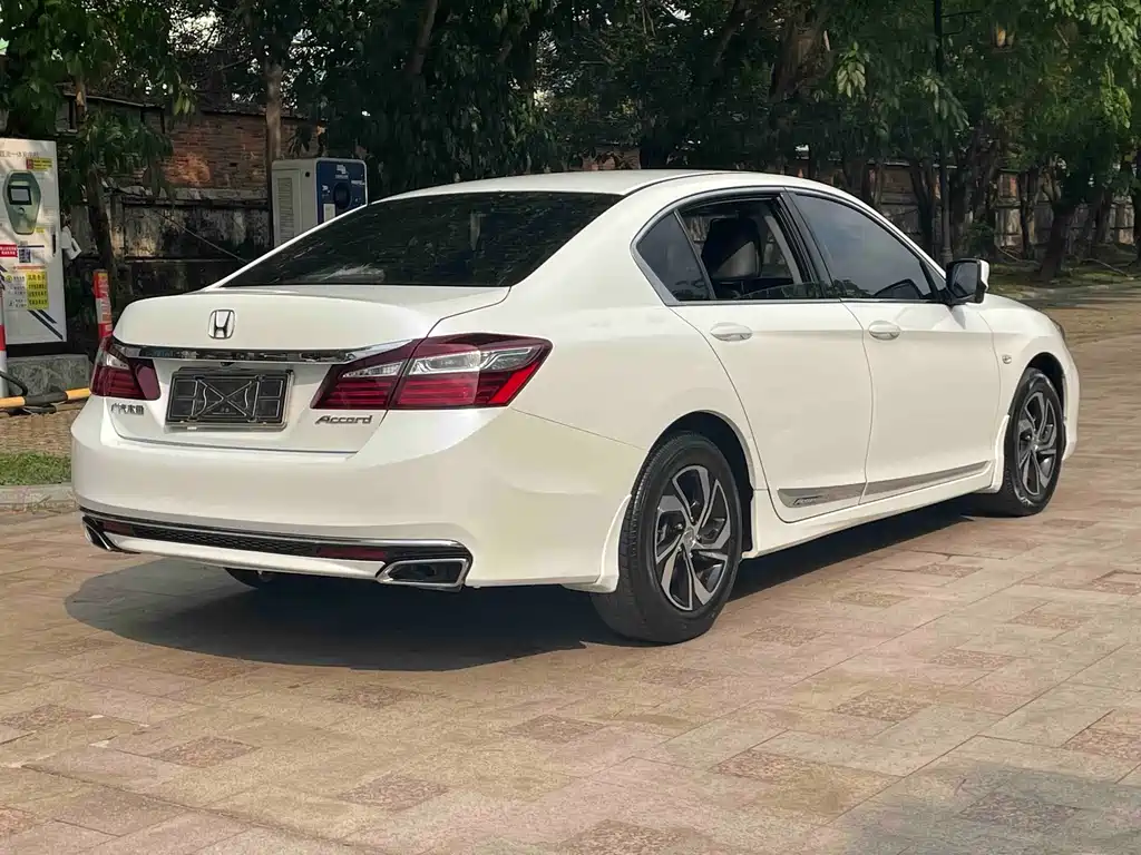 Honda Accord 2016 — фото 10