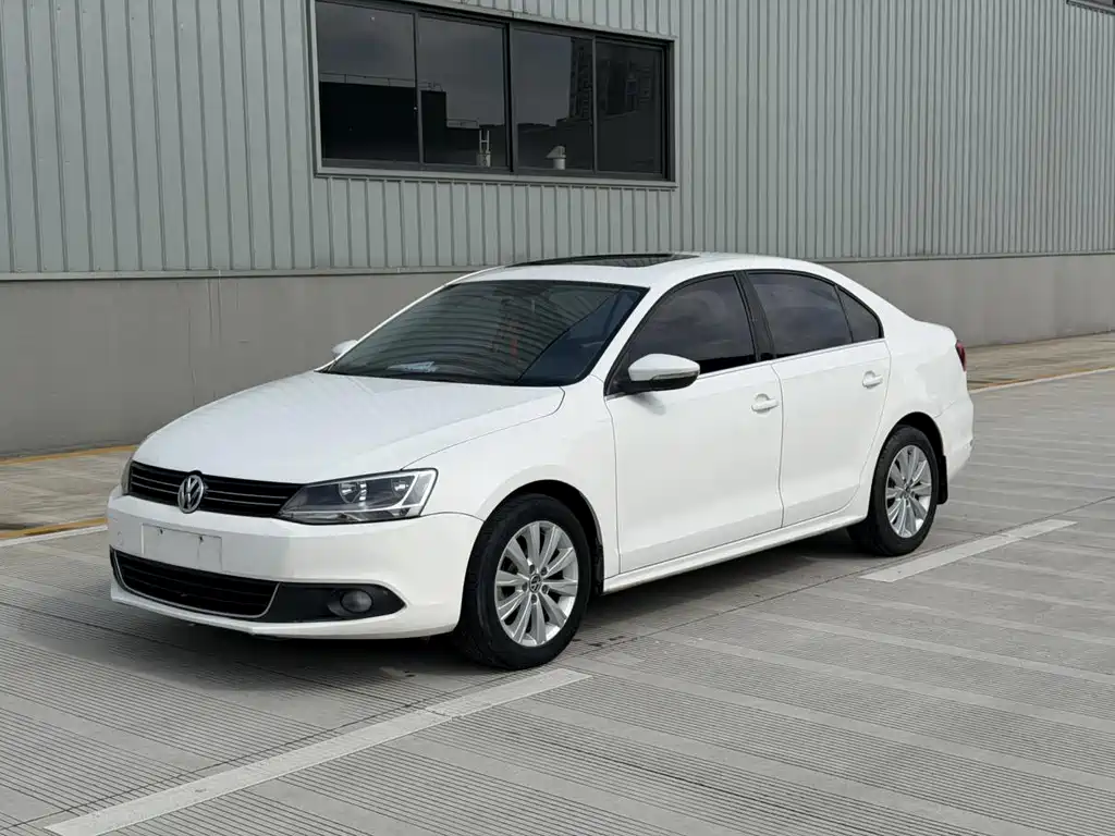 Volkswagen Sagitar 2015