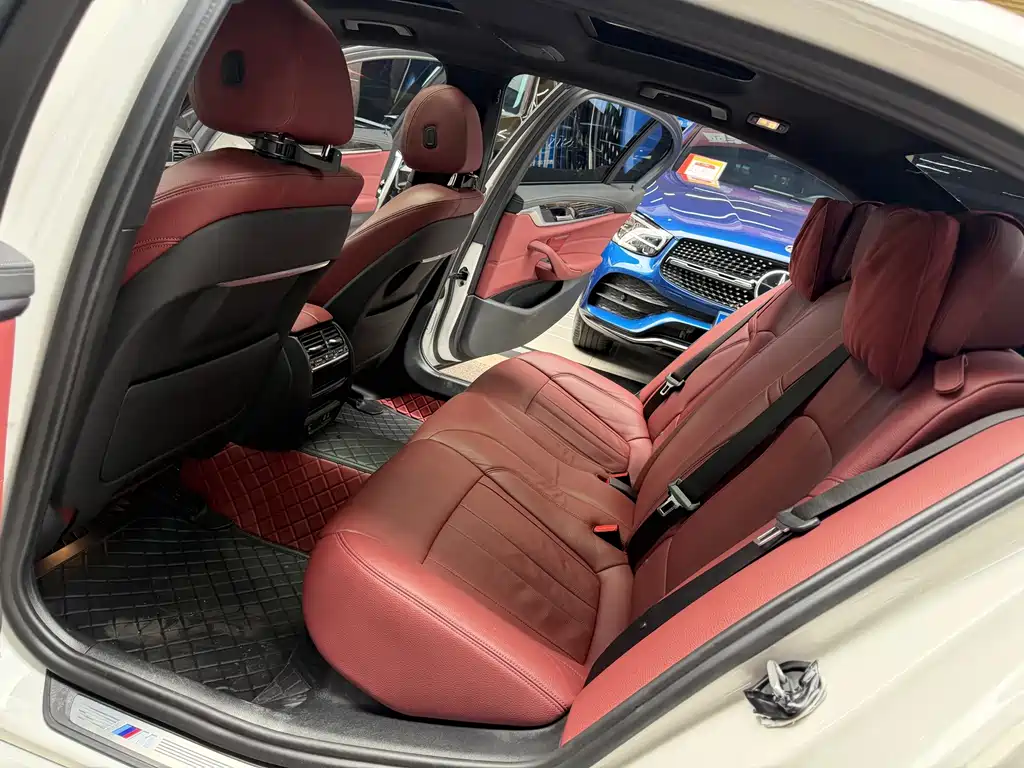 BMW 5 Series 2020 — фото 12