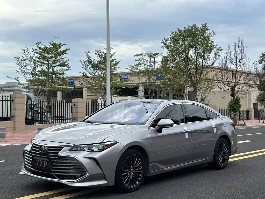 Toyota Avalon 2019 — фото 1