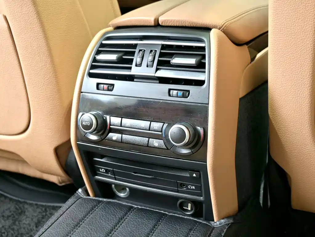 BMW 7 Series 2014 — фото 19
