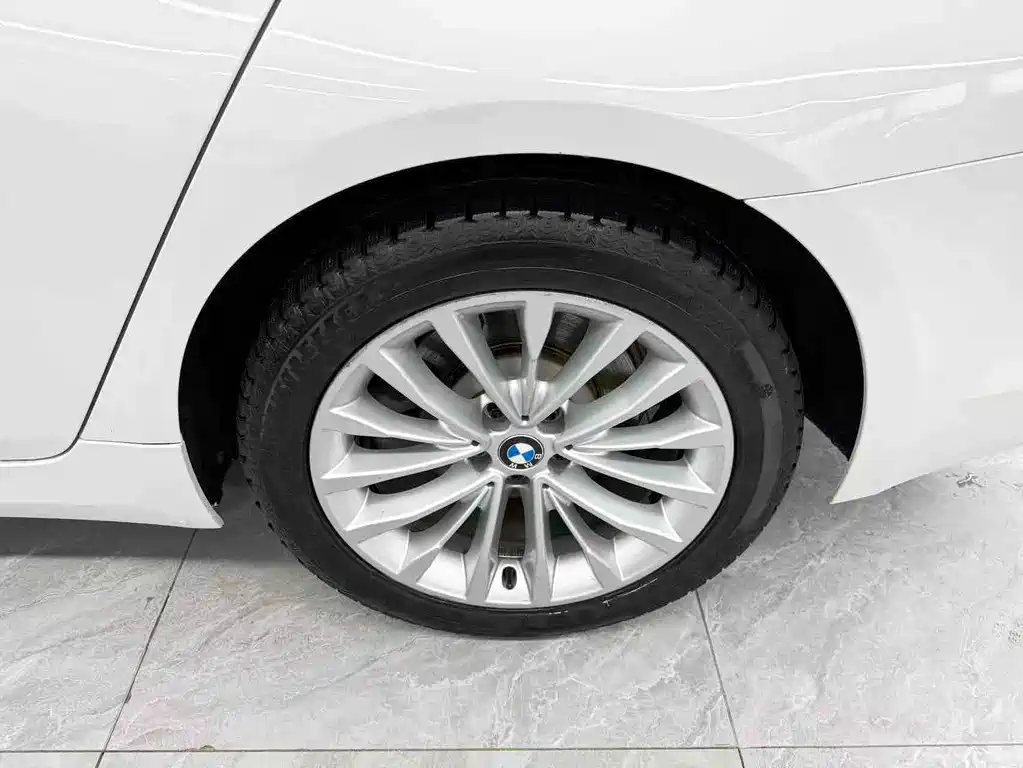 BMW 5 Series 2018 — фото 22