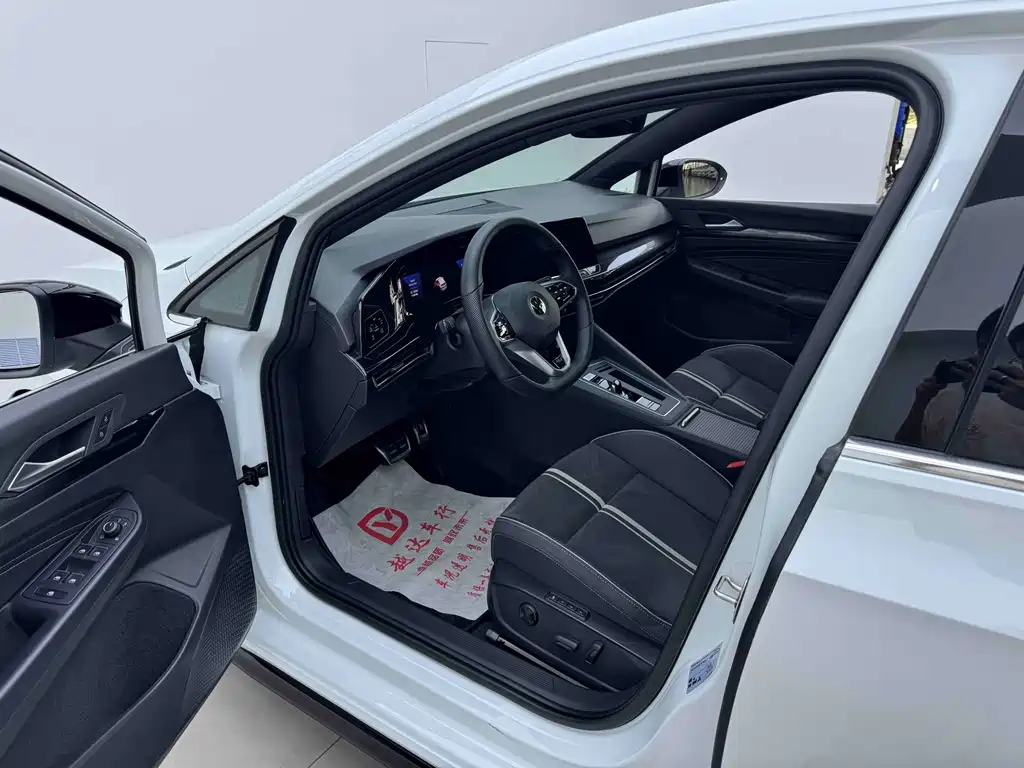 Volkswagen Golf 2024