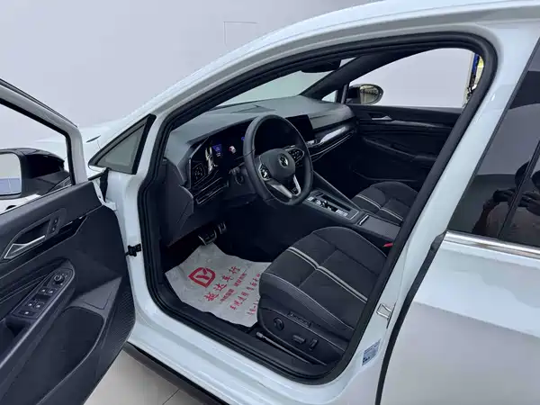 Volkswagen Golf 2024