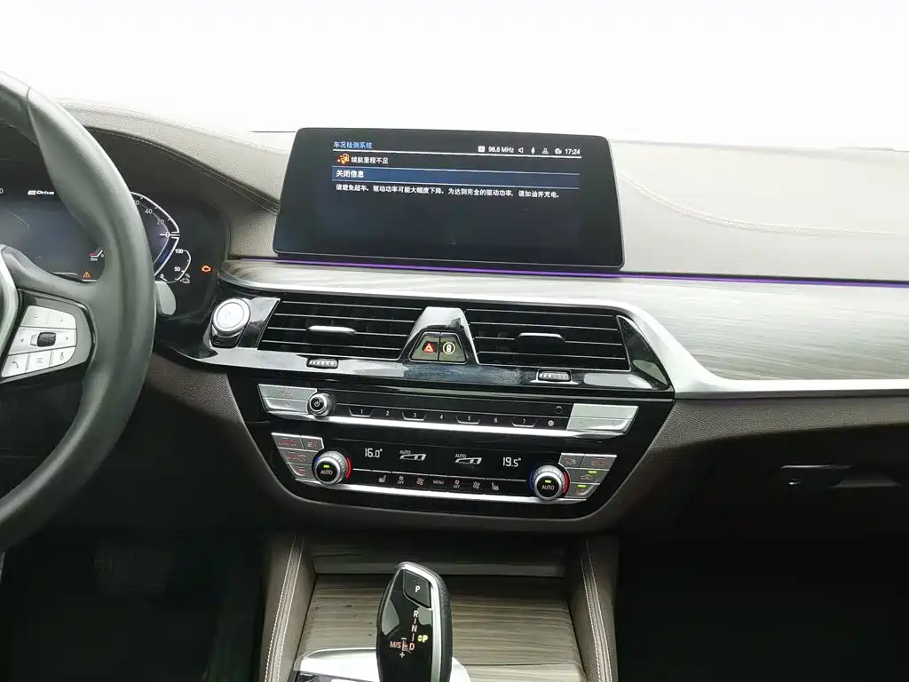 BMW 5 Series New Energy 2020 — фото 12