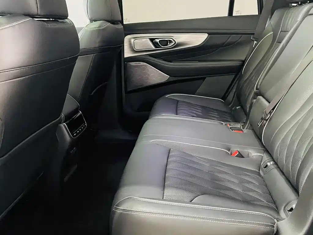 GAC Motor Trumpchi GS8 2024 — фото 11