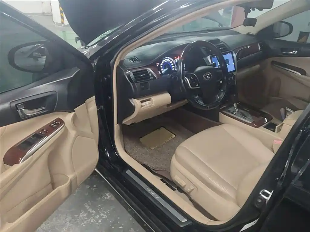 Toyota Camry 2014 — фото 14