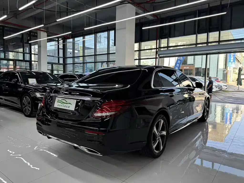 Mercedes-Benz E-Class 2017 — фото 14