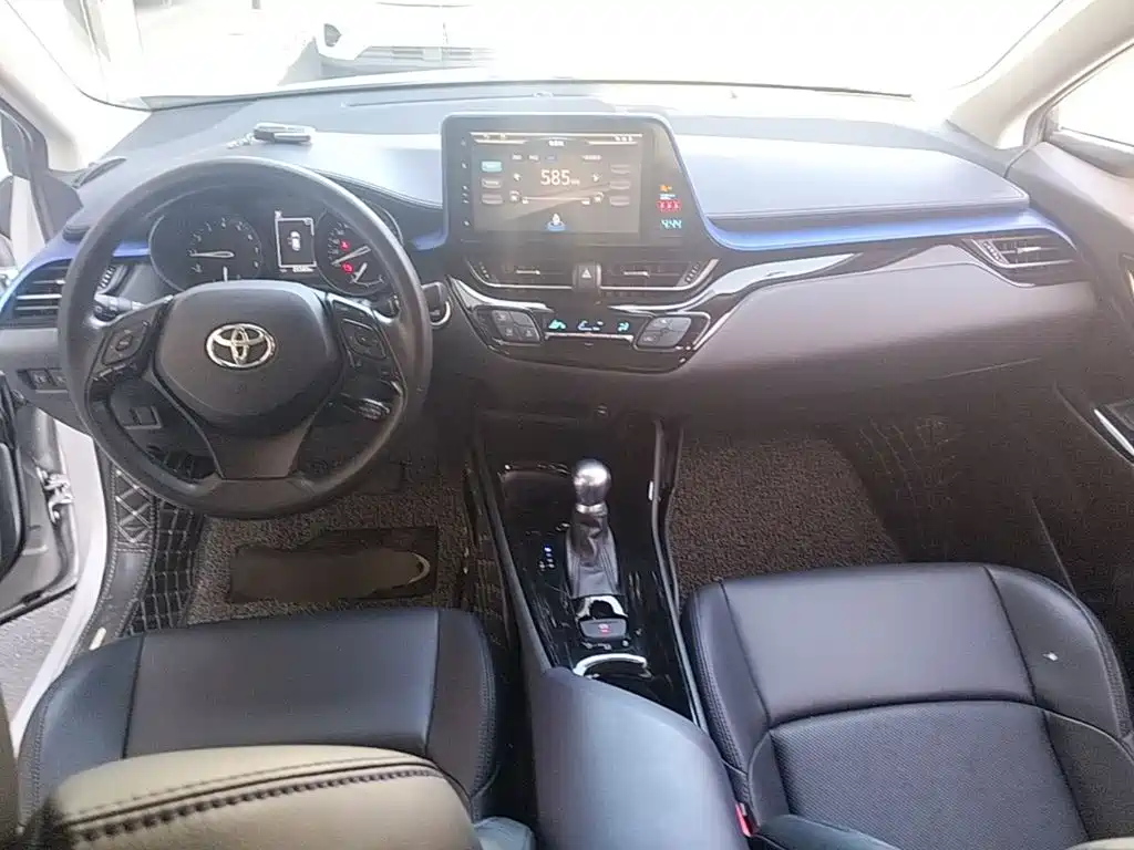 Toyota C-HR 2021 — фото 10