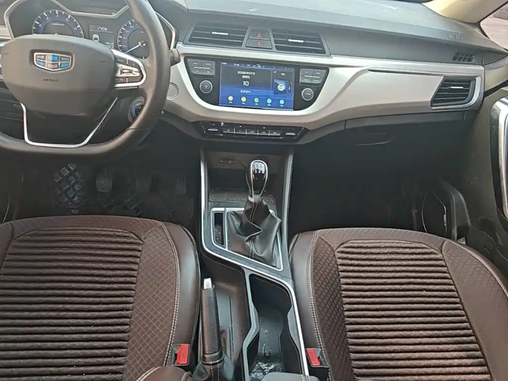 Geely Vision X3 2019 — фото 14