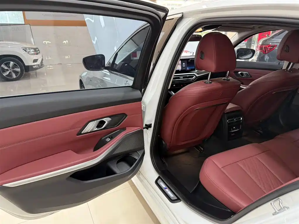 BMW 3 Series 2023 — фото 17