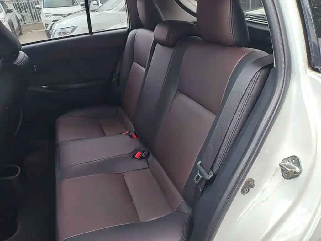 Toyota Yaris L 2020 — фото 17