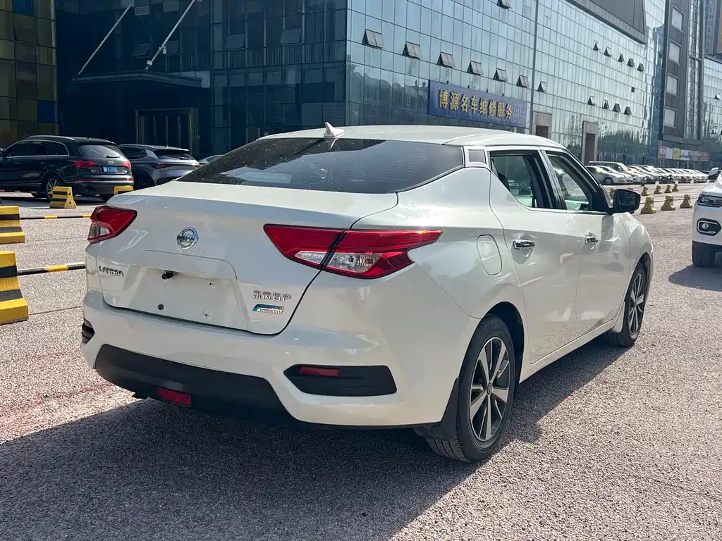 Nissan Bluebird 2019 — фото 15
