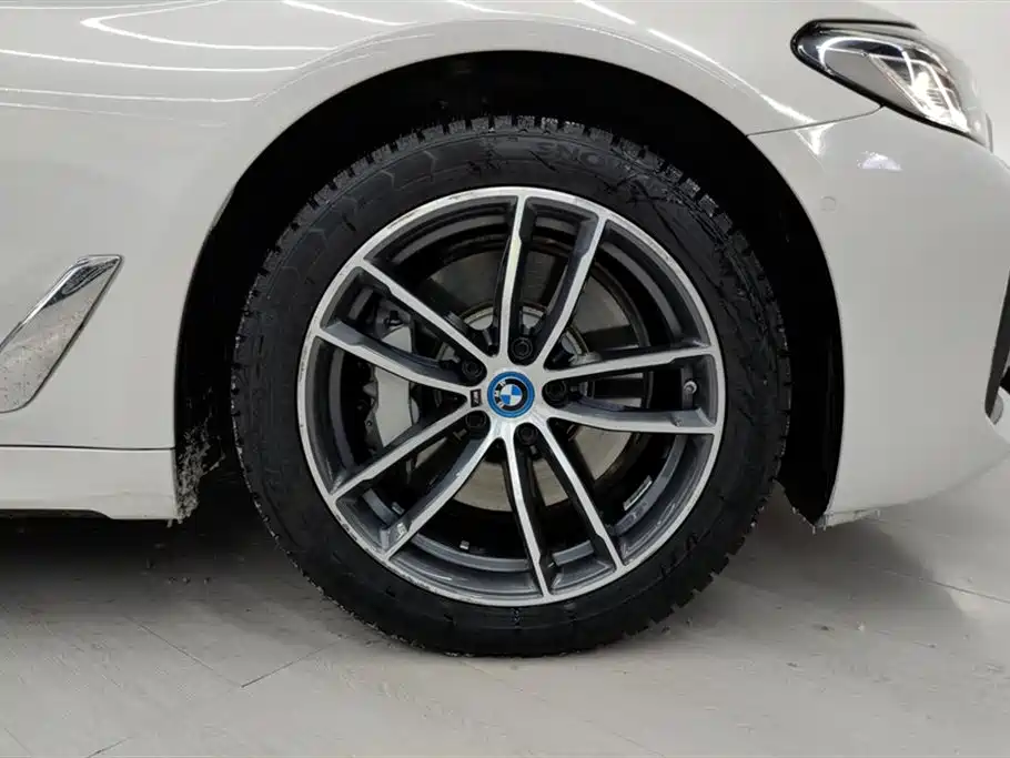BMW 5 Series New Energy 2022 — фото 6